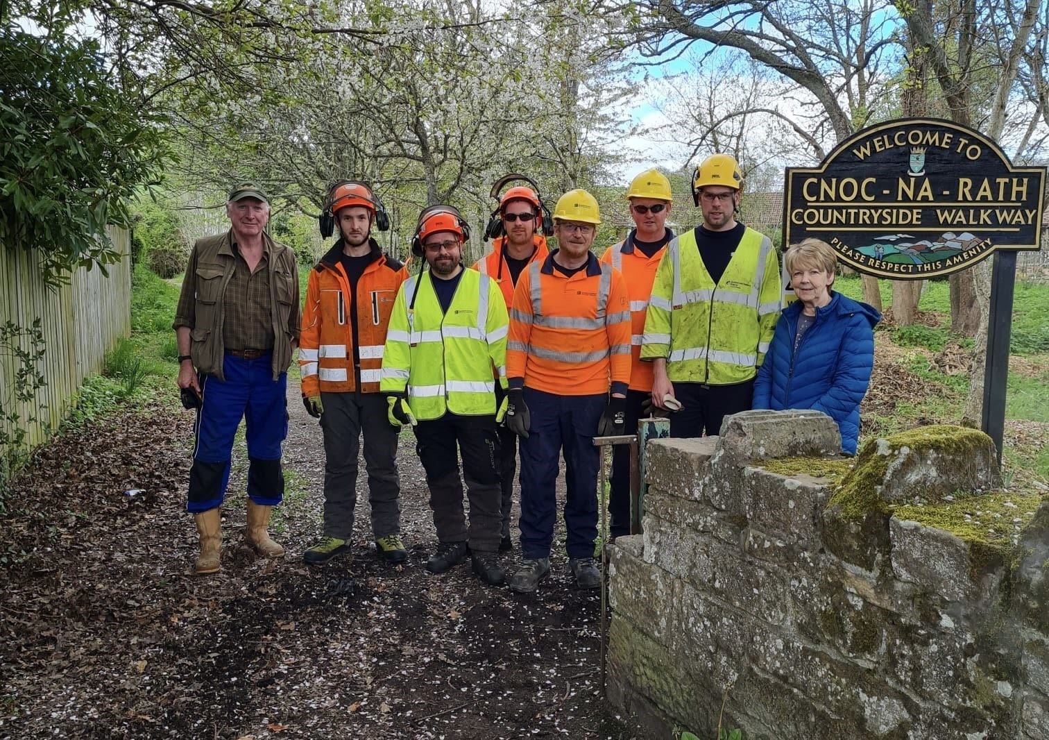 Volunteers from SSEN Distribution's Inverness depot lend a helping hand to Beauly Community Council in making Cnoc Walkway more accessible and safer.